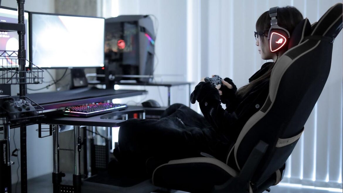 How to Keep Your Hands Warm While Gaming?